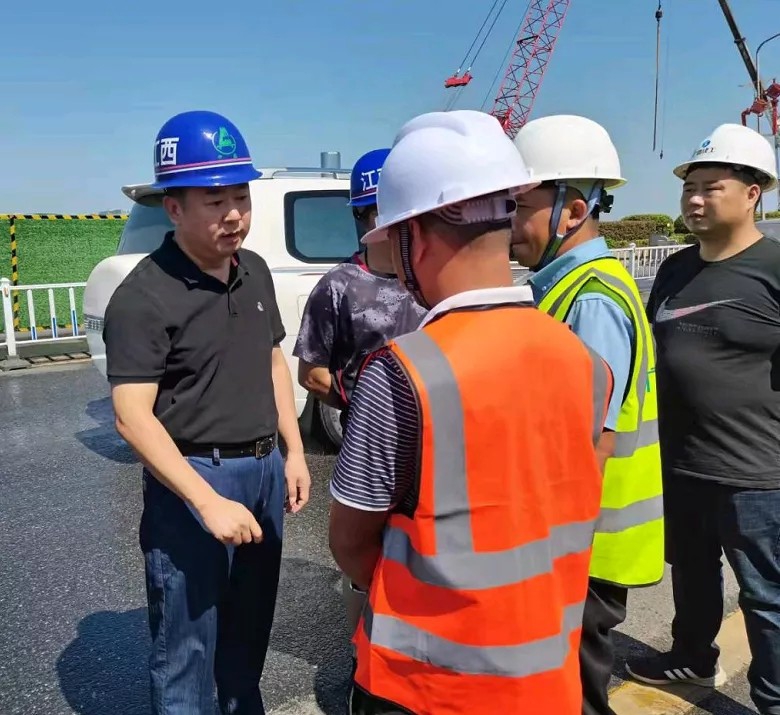 羅輝到沿江中北大道快速路改造工程、真君路隧道工程項(xiàng)目檢查工作