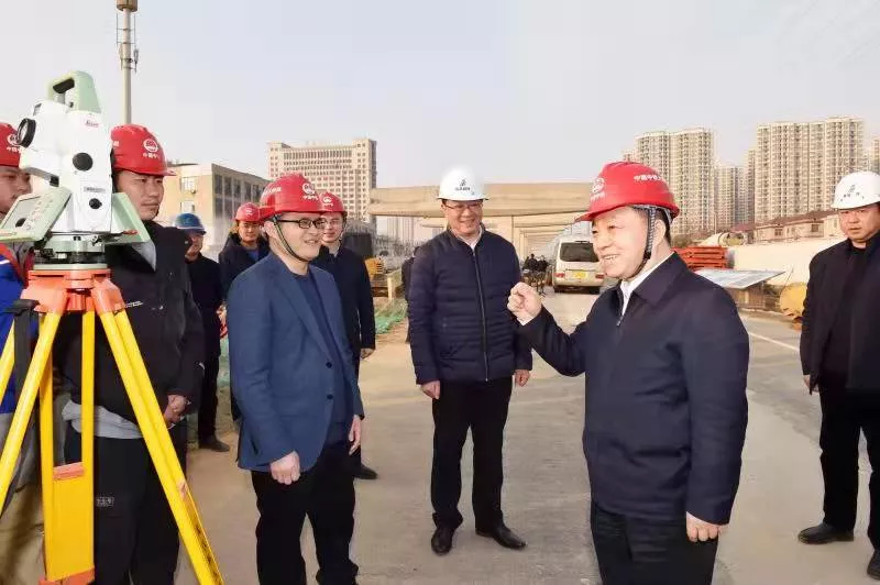 江西省委副書(shū)記、代省長(zhǎng)葉建春看望慰問(wèn)九洲高架東延項(xiàng)目一線職工