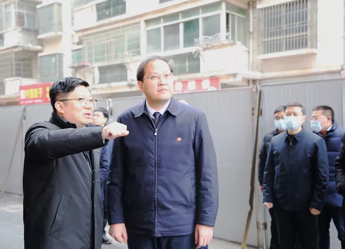 南昌縣委書(shū)記、小藍(lán)經(jīng)開(kāi)區(qū)管委會(huì)主任陳翔走訪慰問(wèn)南外環(huán)高速項(xiàng)目